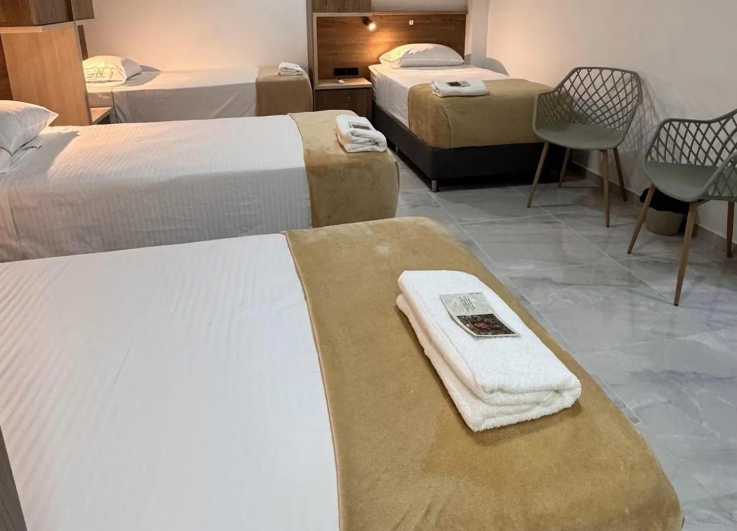 מלון מדיין Vida Hostel